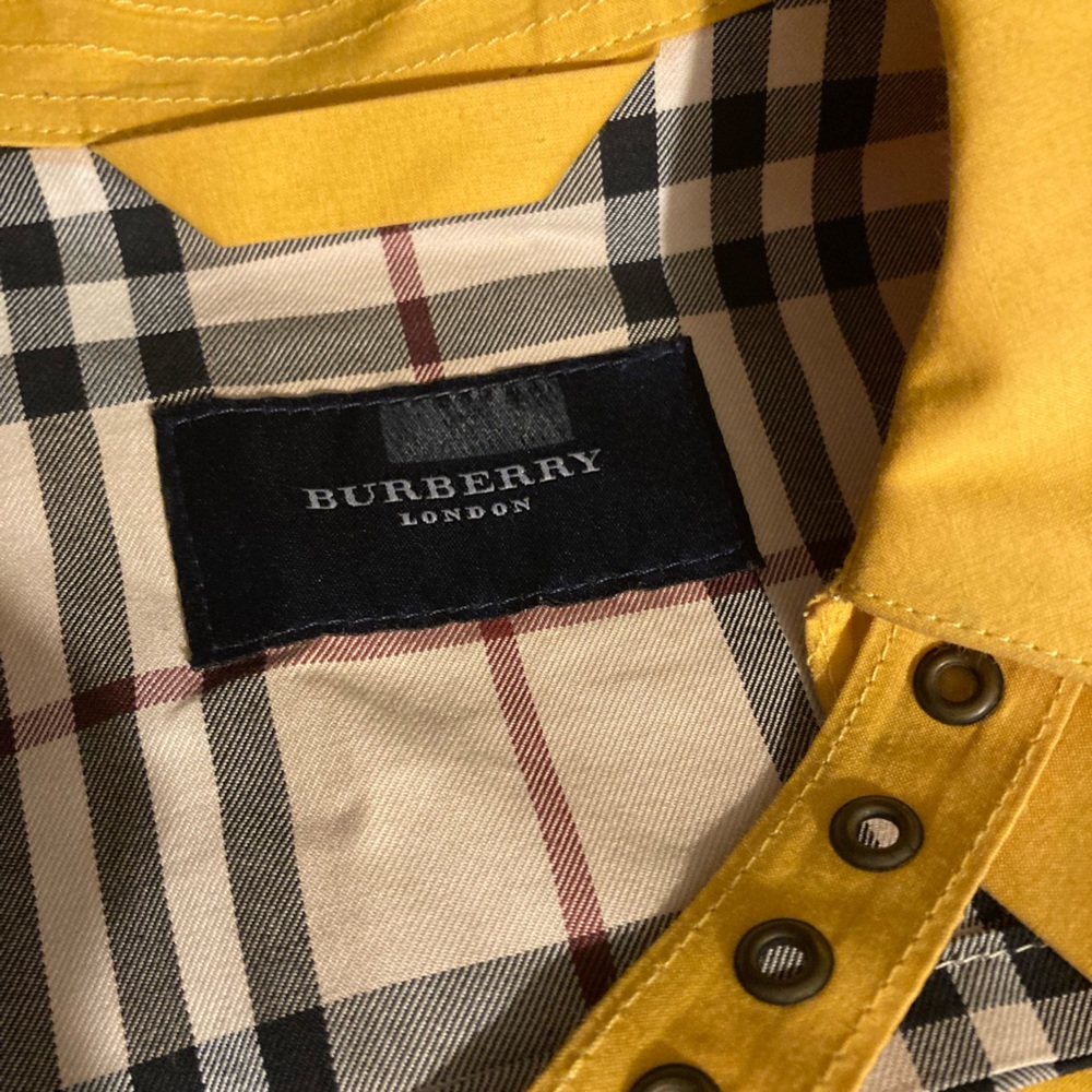 - Burberry authentic jacket. 100% cotton, size 8 is col. Warm Yellow